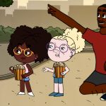 Ilustração de duas meninas segurando baldes de pipoca ao lado de um homem agachado que aponta para o céu; eles estão em um parque com bancos, brinquedos e prédios ao fundo, em clima de descontração.