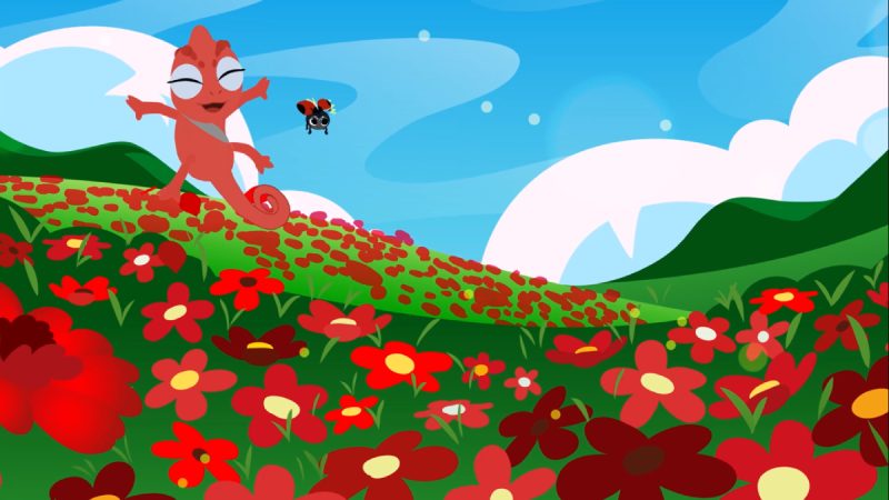 Ilustração colorida de camaleão sorridente caminhando por campo florido, com joaninha voando ao fundo e montanhas verdes no horizonte.