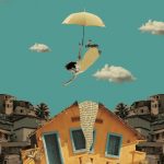 Colagem artística mostra mulher de vestido amarelo segurando um guarda-chuva, flutuando sobre uma casa amarela inclinada, com fundo de céu azul e morros repletos de casas.