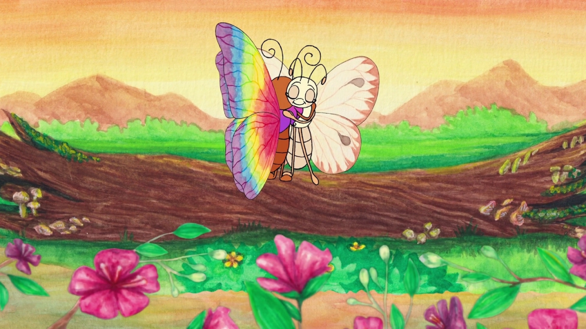 Ilustração colorida mostra duas borboletas antropomórficas se abraçando sobre um tronco, uma com asas em tons de arco-íris e outra em tons claros, cercadas por flores e paisagem natural ao pôr do sol.