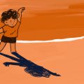 Ilustração mostra uma criança de cabelos cacheados, vestindo camiseta laranja e shorts pretos, levantando um braço em movimento de dança. À sua frente, a sombra azul projetada no chão assume forma diferente, lembrando uma figura deitada com braços estendidos.
