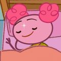 Animação mostra uma personagem de pele rosa e cabelos em formato de coques cor-de-rosa dormindo tranquila em uma cama, com um brilho na testa e expressão serena de contentamento.