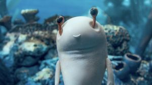 Animação em três dimensões mostra criatura branca de olhos salientes no fundo do mar, entre corais azulados.