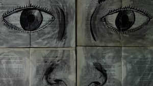 Ilustração quase branca, com traços muito claros formando dois grandes olhos.