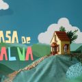 Ilustração do título “A casa de Dalva” sobre colinas verdes, nuvens e uma pequena casa.