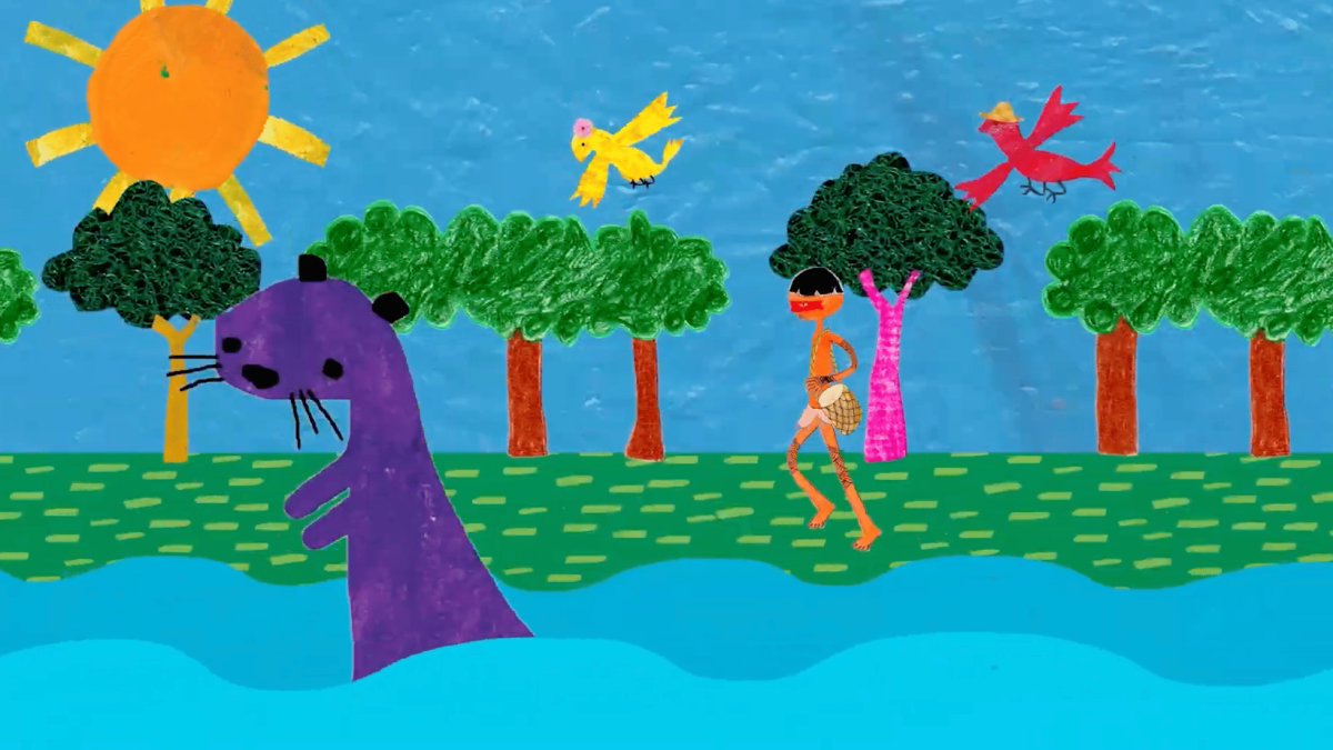 Ilustração infantil de menino indígena à beira do rio, com sol, pássaros, árvores e animal roxo na água.