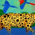 Pintura colorida de uma onça-pintada caminhando sob duas araras em voo entre árvores.